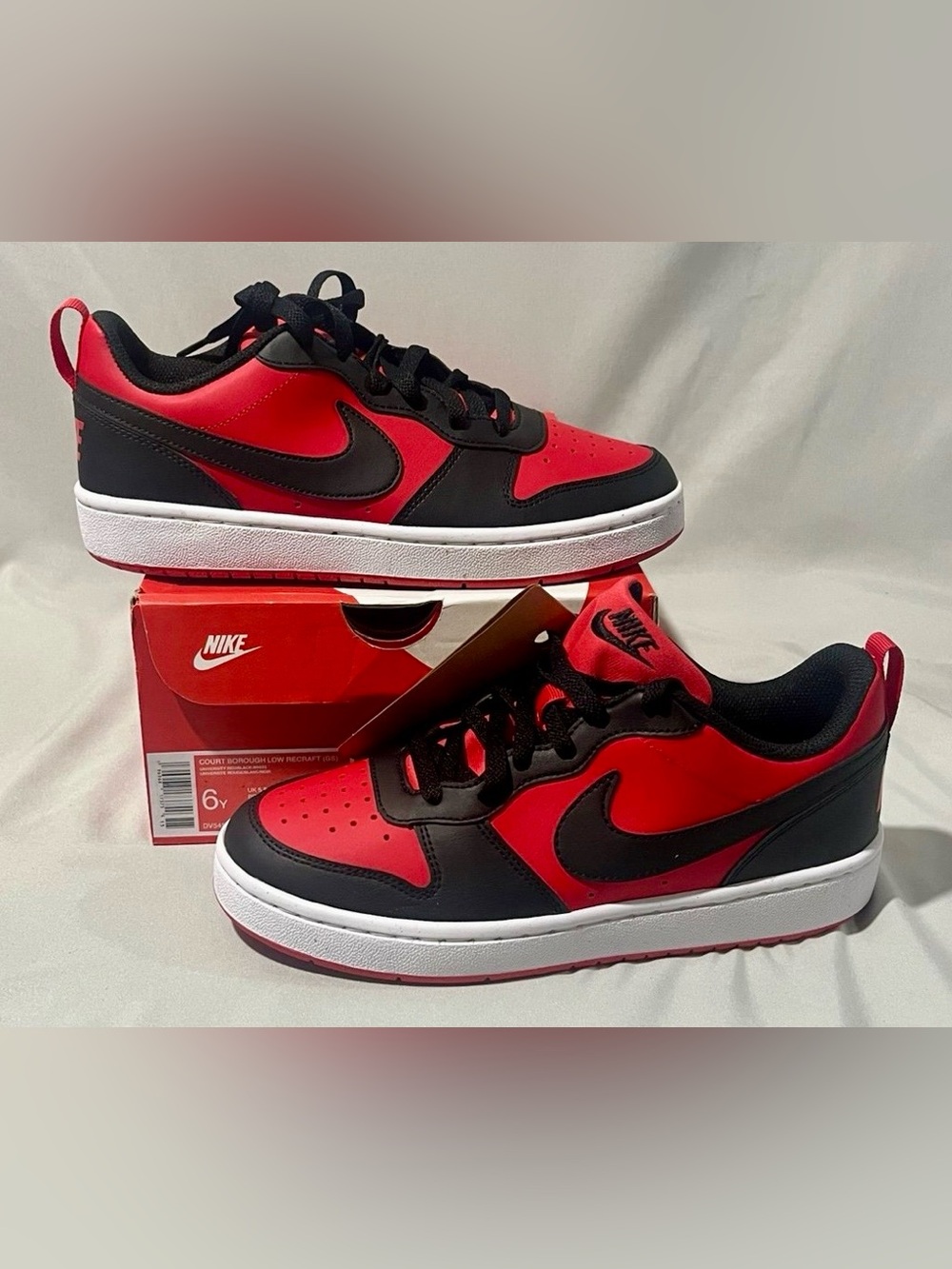 Nike Kids Black and Red Low-Top Sneakers